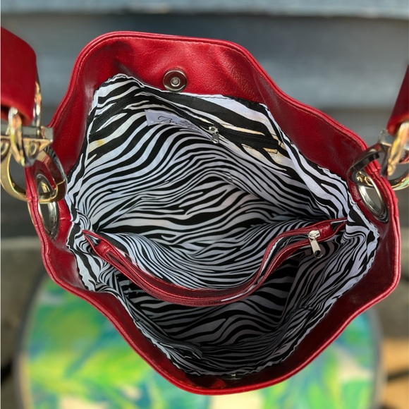 Braciano Red Faux Leather Handbag - Picture 3 of 5